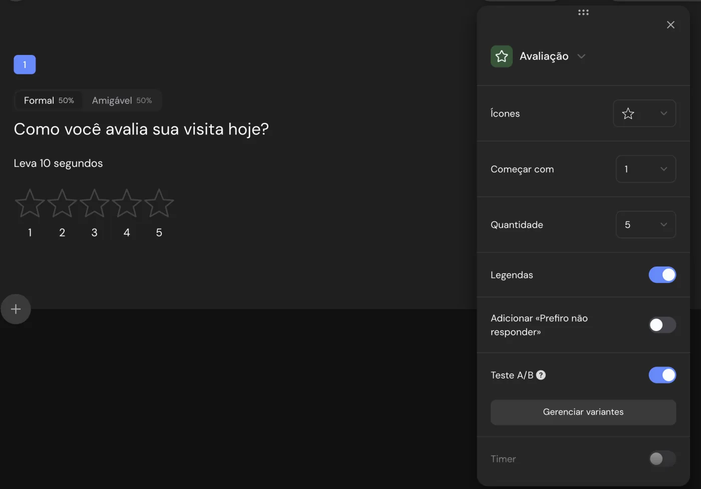 Configurações da pergunta com Teste A/B ativado e o botão Gerenciar variantes, ao lado de uma pergunta com as abas Formal e Amigável