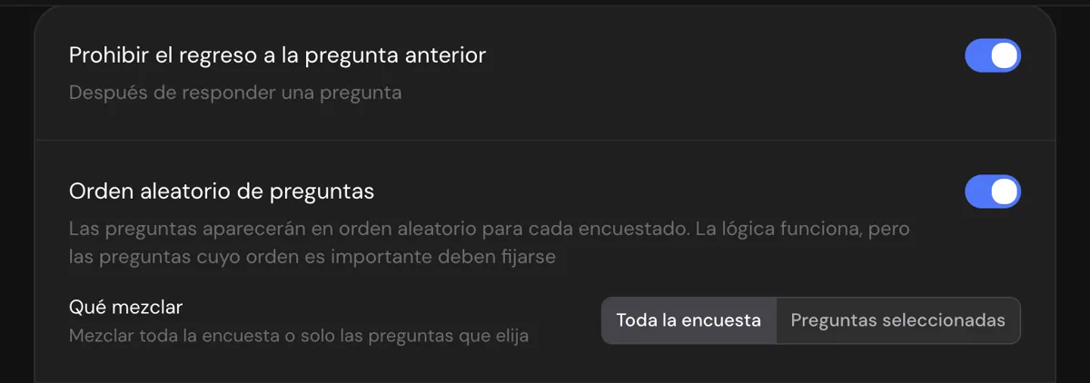 Los ajustes de comportamiento de un examen: Prohibir el regreso a la pregunta anterior y Orden aleatorio de preguntas activados, mezclar toda la encuesta