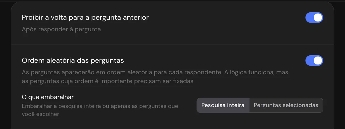 As configurações de comportamento de uma prova: Proibir a volta para a pergunta anterior e Ordem aleatória das perguntas ligadas, embaralhar a pesquisa inteira
